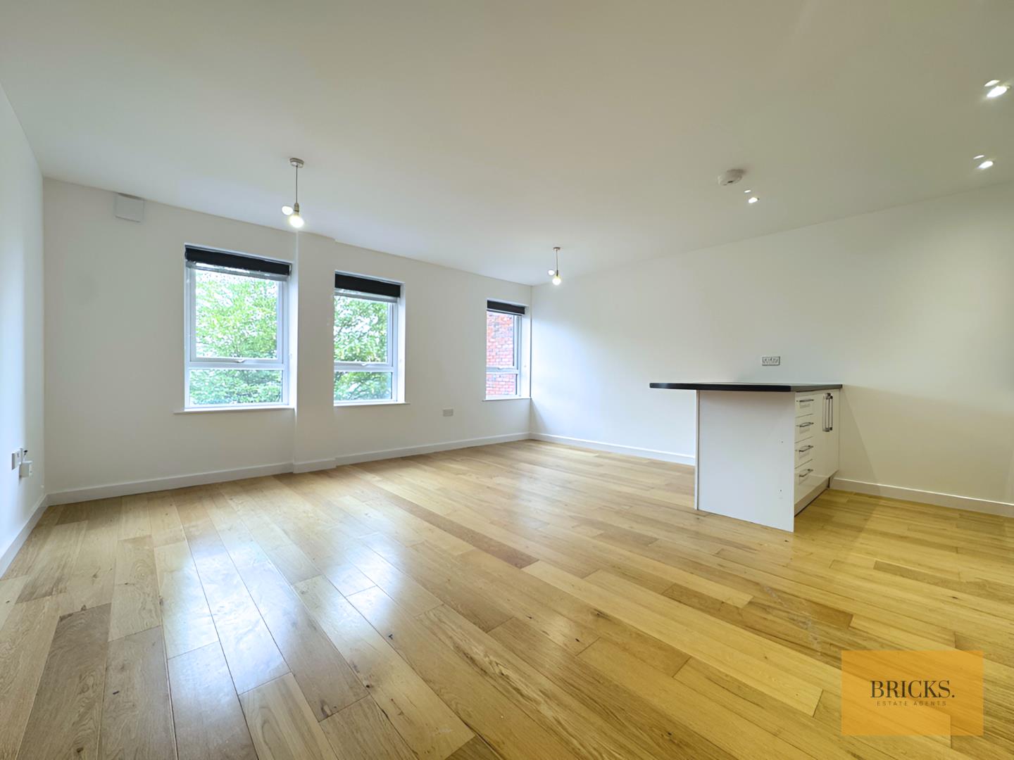 wuTAqh6CC0a-lf370oW6bQ